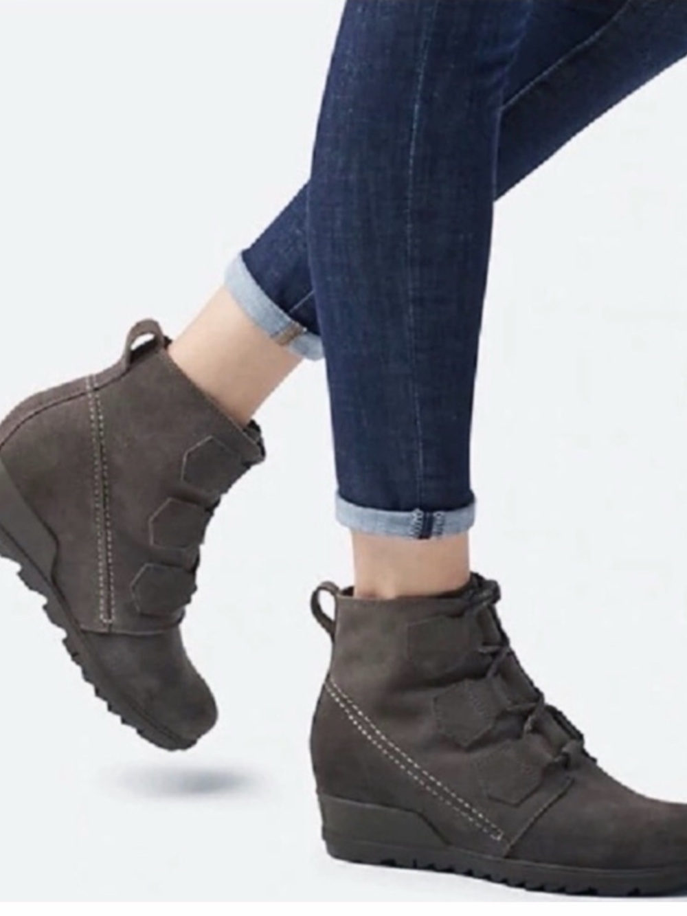 Sorel Women’s size 6 ankle lace booty suede brown wedge